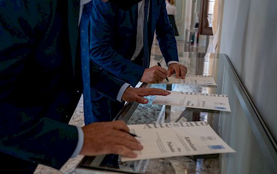 Gallery Gallery - Firma degli attestati